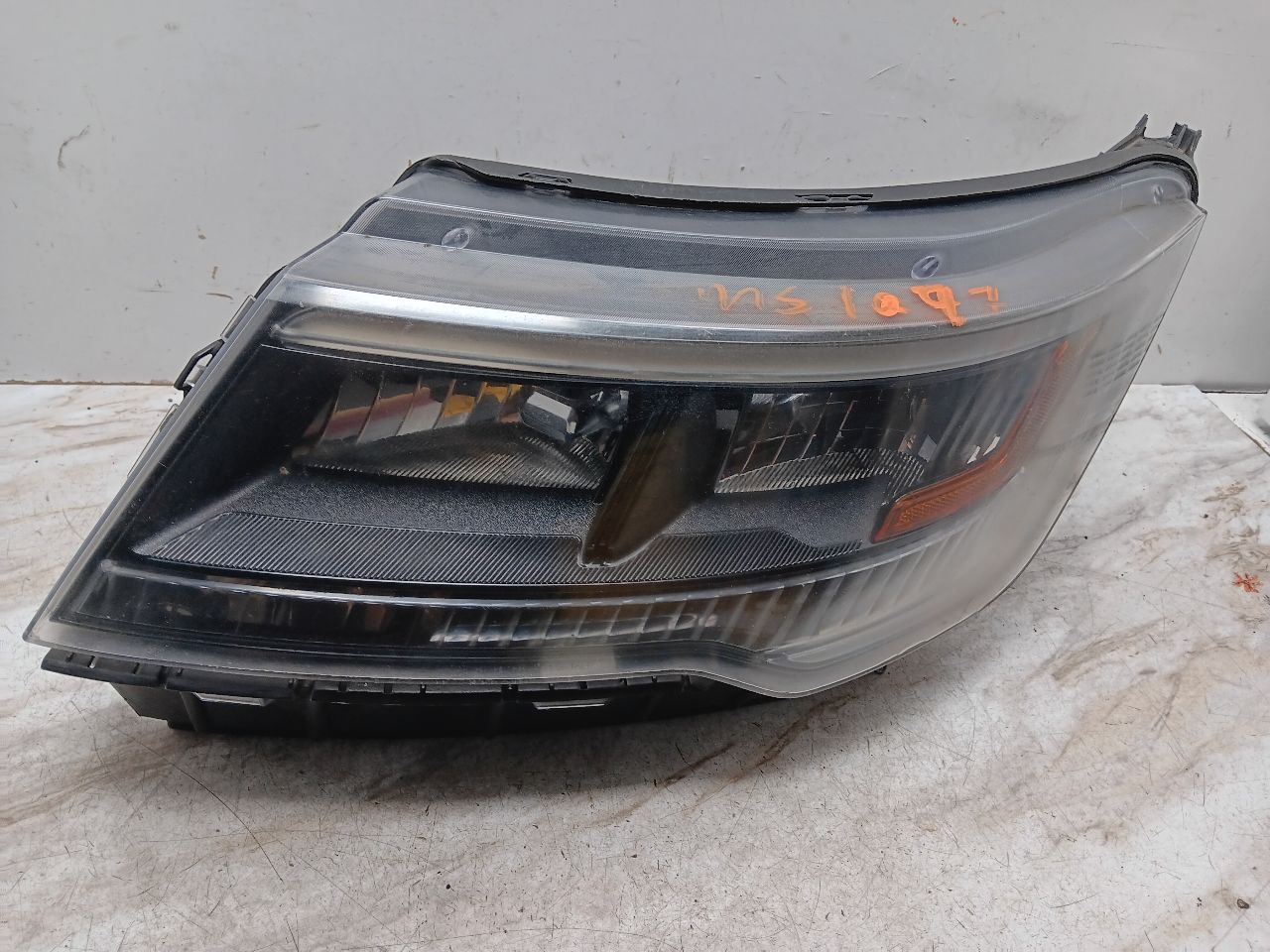 2017 FORD EXPLORER 6cyl Gasoline 3.7 Left HEADLAMP ASSEMBLY - 338330