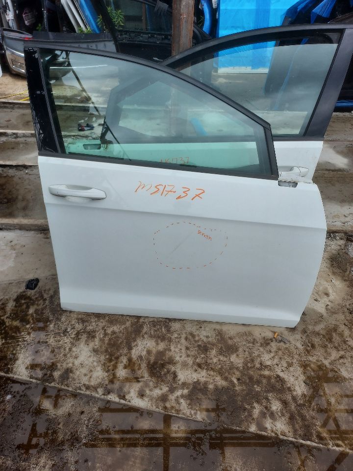 2017 VOLKSWAGEN GOLF 4cyl Gasoline Turbo 1.8 Right DOOR ASSEMBLY, FR - 339395
