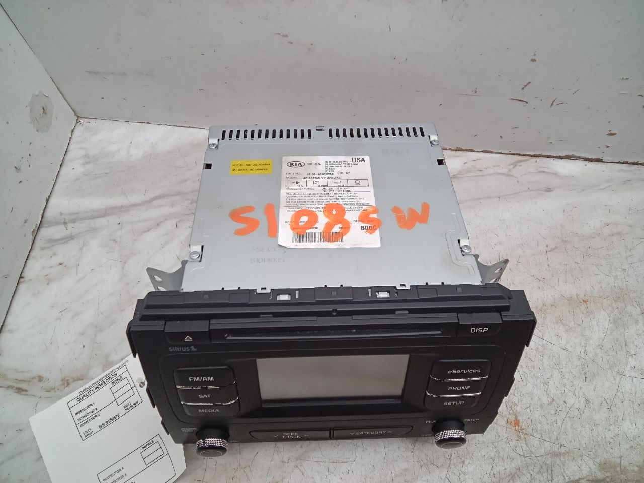 2016 KIA SEDONA 6cyl Gasoline 3.3 Radio Audio - 339592 — photo 2