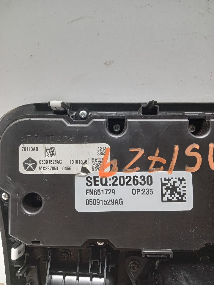 2015 CHRYSLER 200 4cyl Gasoline 2.4 PZEV TEMP CONTROL - 339745 — photo 8