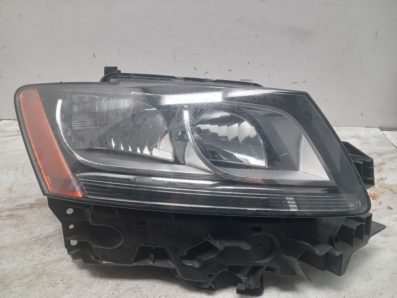 2011 AUDI Q5 Right HEADLAMP ASSEMBLY - 342076