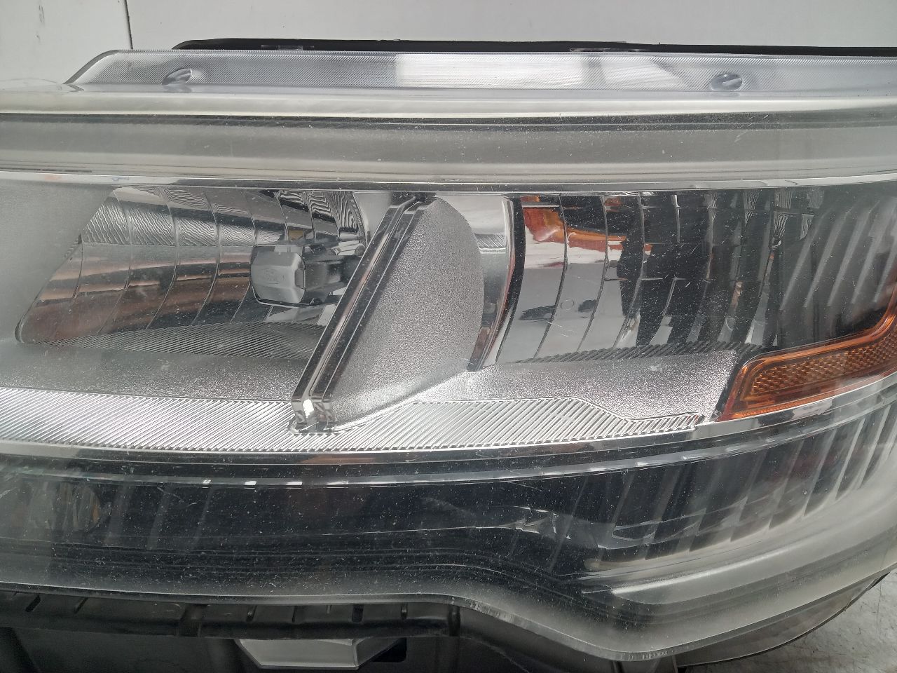 2016 FORD EXPLORER 6cyl Gasoline 3.5 Left HEADLAMP ASSEMBLY - 342100 — photo 2