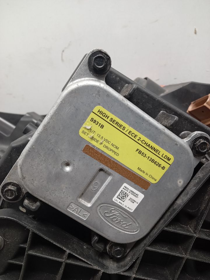 2016 FORD EXPLORER 6cyl Gasoline 3.5 Left HEADLAMP ASSEMBLY - 342100 — photo 4