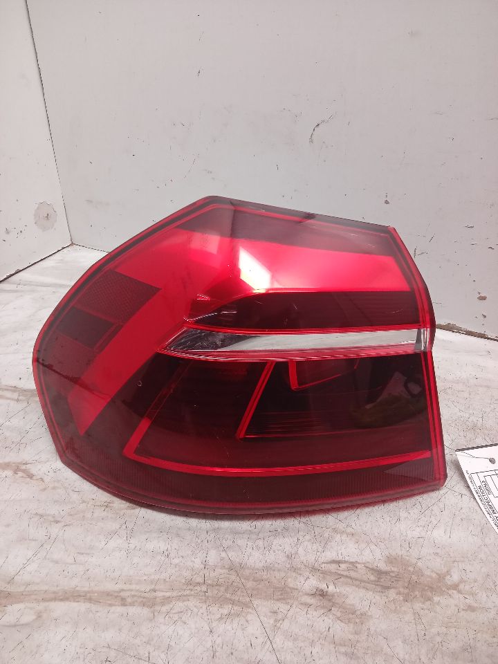 2017 VOLKSWAGEN PASSAT 1.8L 4cyl Turbo Gasoline Left TAIL LAMP - 345693