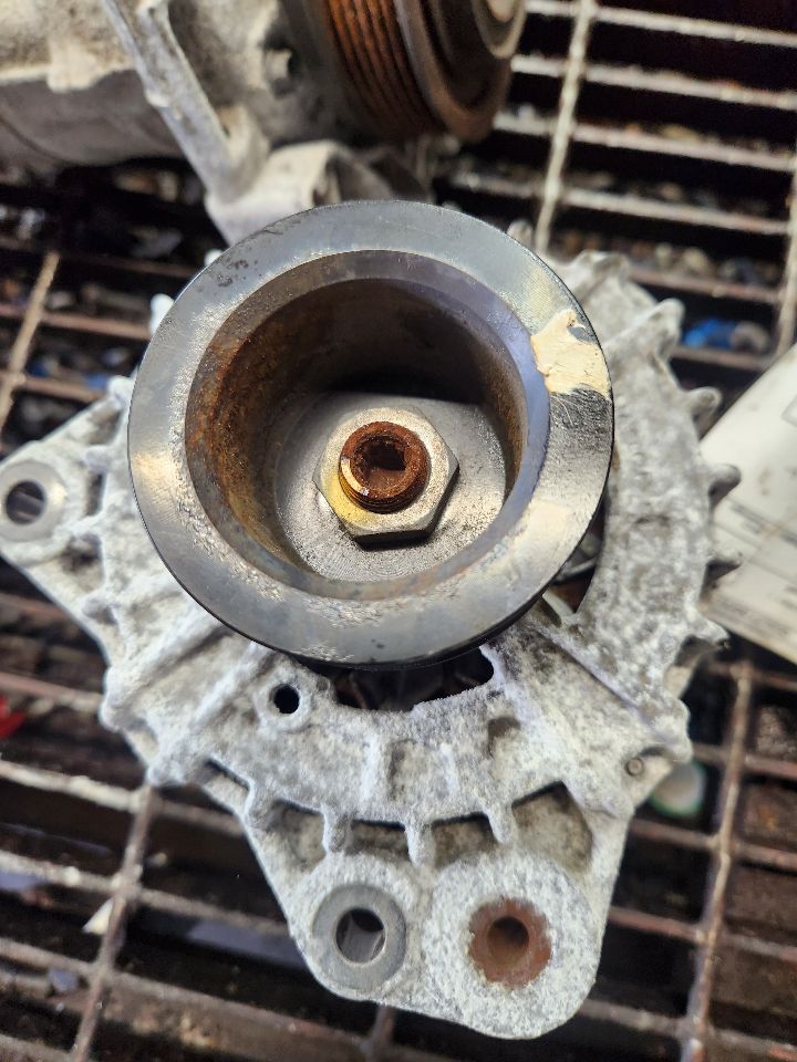 2017 VOLVO XC90 4CYL SC TURBO 2.0 ALTERNATOR - 346648 — photo 2