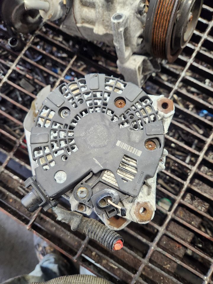 2017 VOLVO XC90 4CYL SC TURBO 2.0 ALTERNATOR - 346648 — photo 4