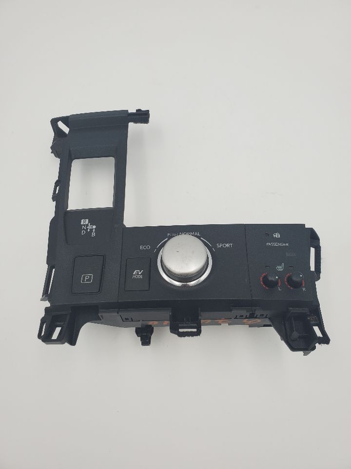 2012 LEXUS CT200H 4cyl Hybrid 1.8 Console, Front - 347390 — photo 3