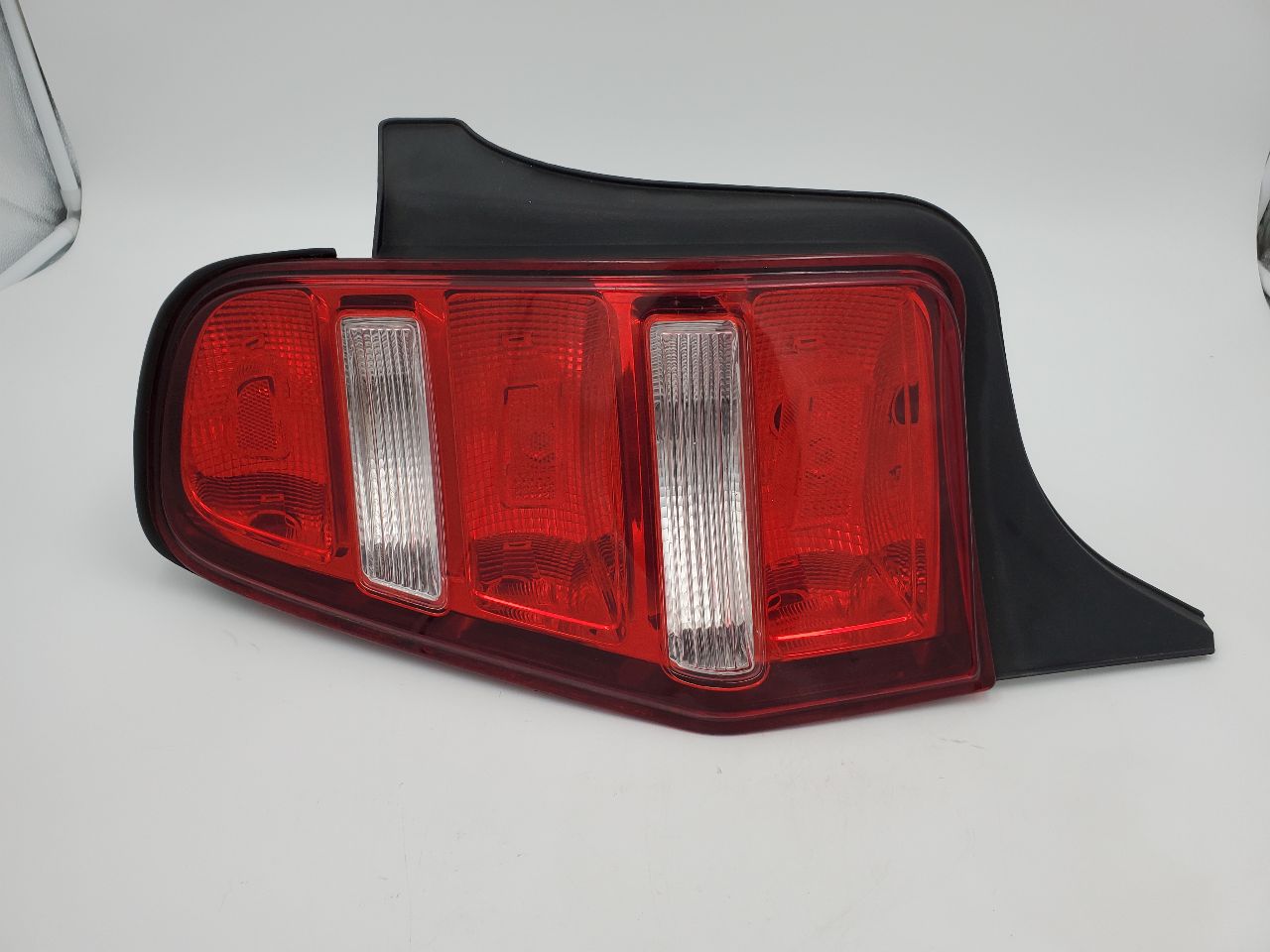 2010 FORD MUSTANG 6cyl Gasoline 4.0 Left TAIL LAMP - 347406 — photo 2