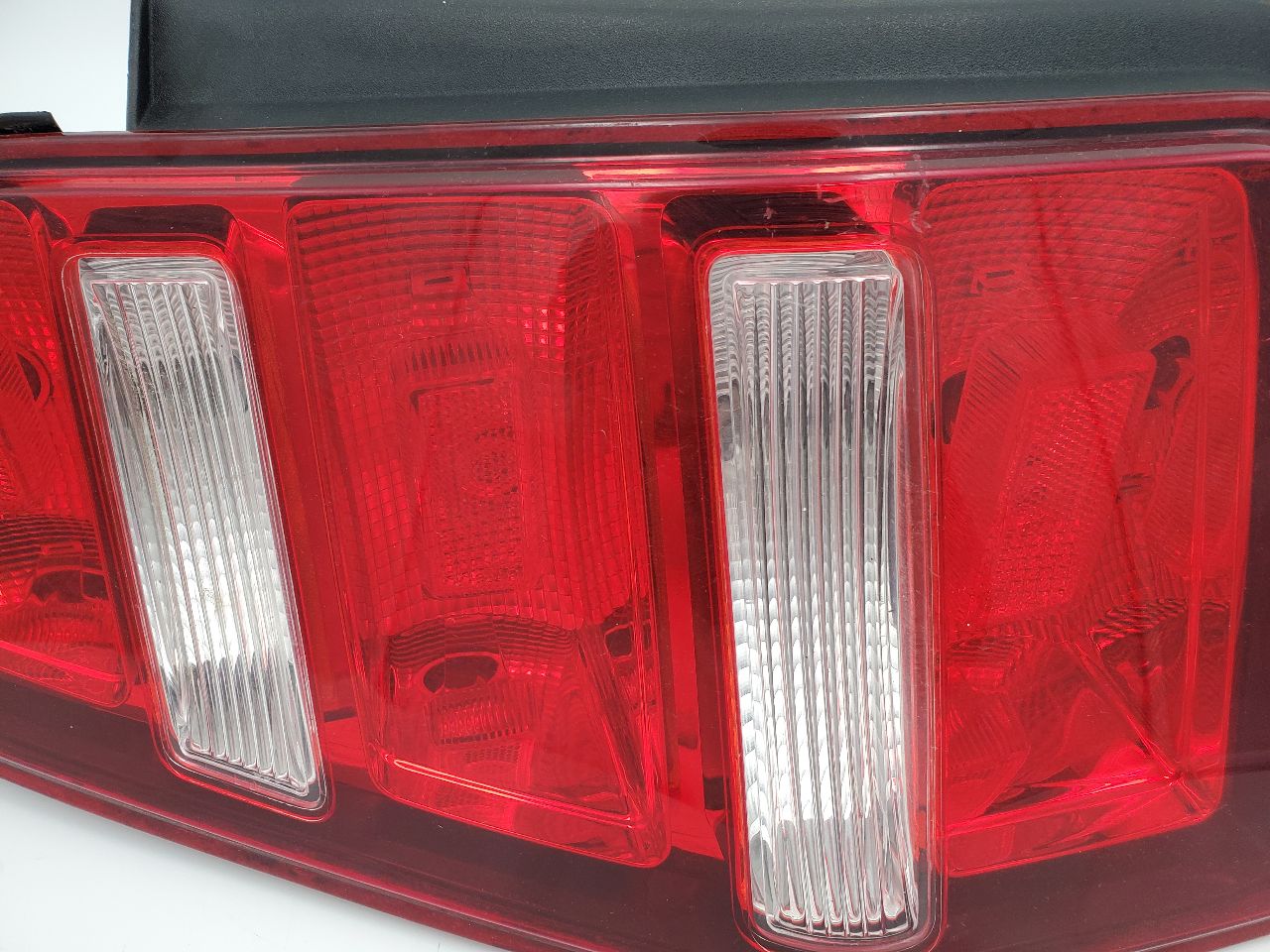 2010 FORD MUSTANG 6cyl Gasoline 4.0 Left TAIL LAMP - 347406 — photo 3
