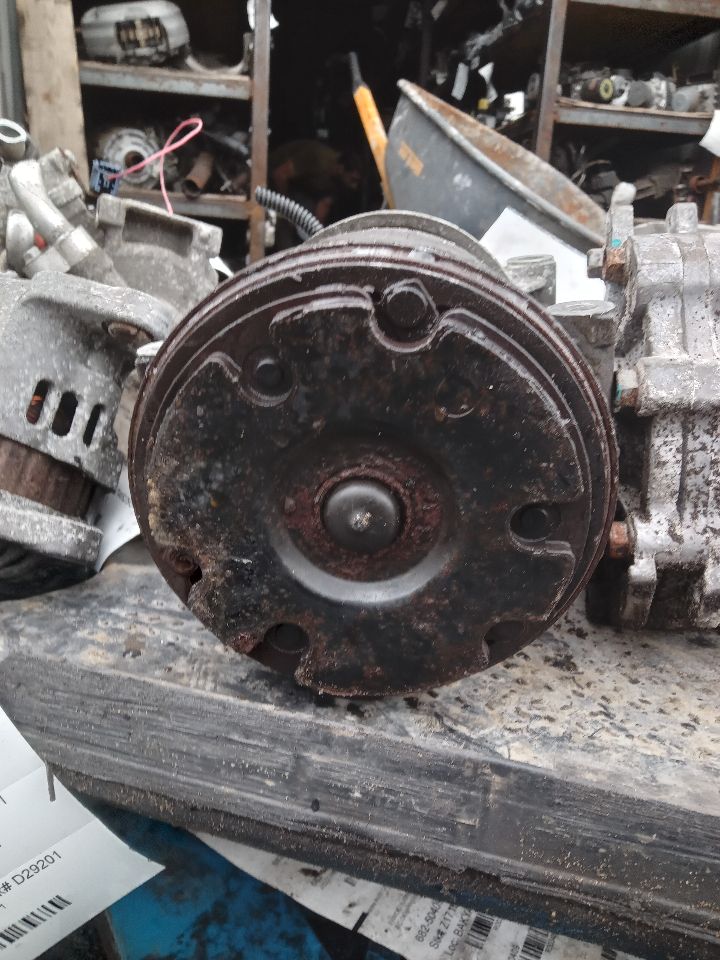 2000 CHEVROLET TAHOE 8cyl Gasoline 5.7 AC COMPRESSOR - 348766 — photo 2