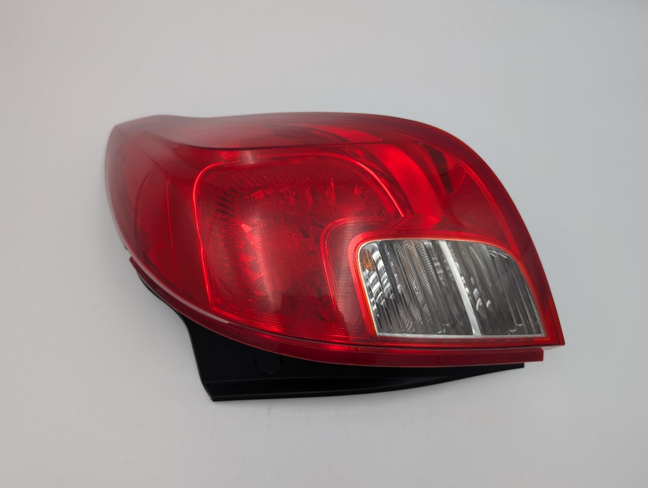 2015 BUICK ENCORE 4cyl Gasoline Turbo 1.4 Right TAIL LAMP - 349216 — photo 2