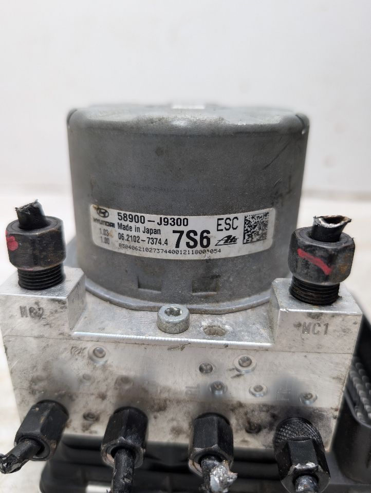 2022 HYUNDAI KONA 2.0L 4cyl Gasoline VVT Anti-lock Brake Pts - 349785 — photo 3