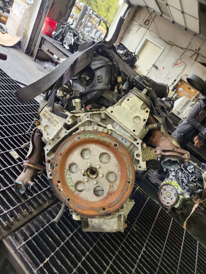 2012 CHEVROLET TAHOE 8cyl hybrid 6.0 liter ENGINE ASSEMBLY - 352155