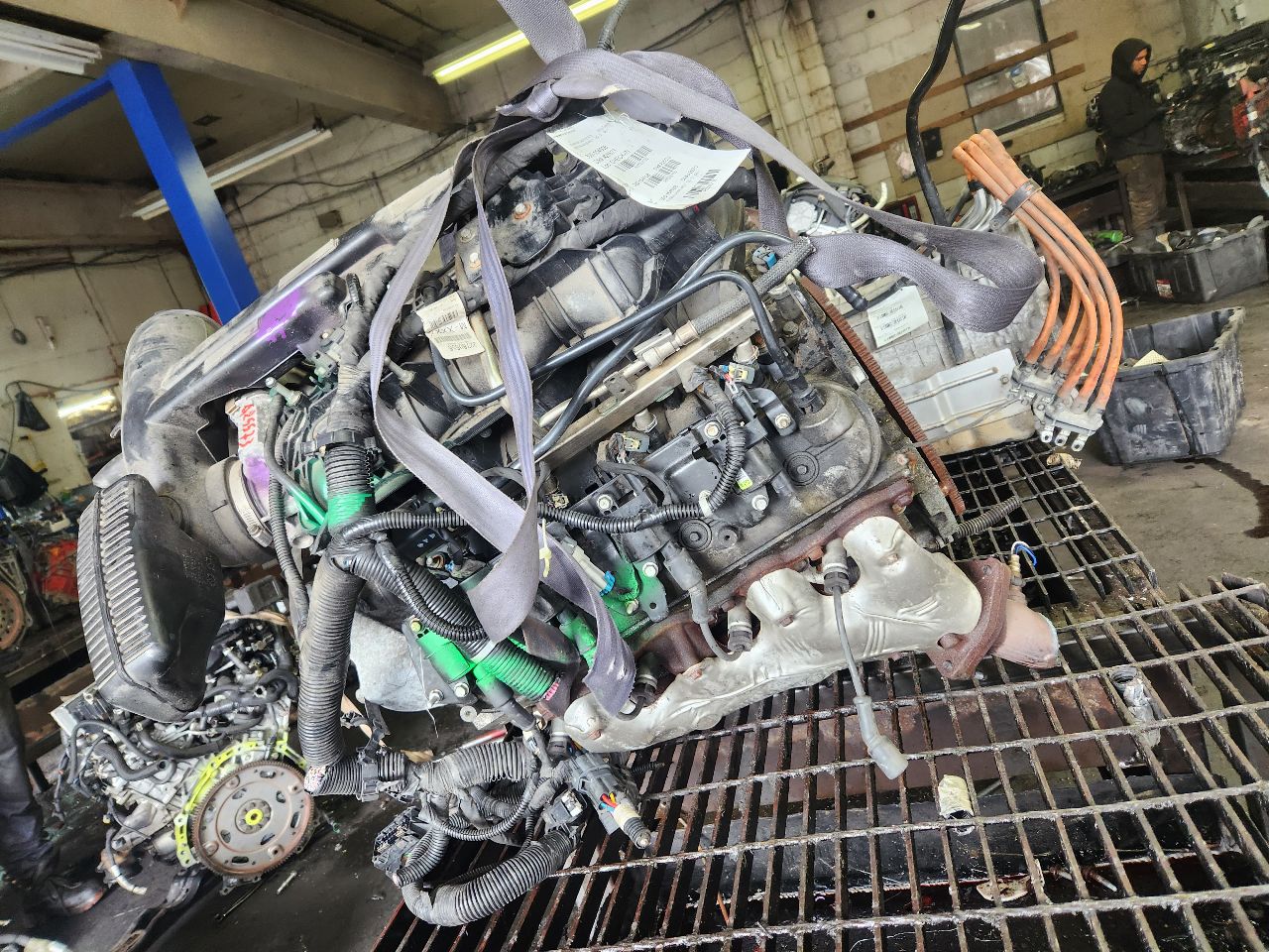 2012 CHEVROLET TAHOE 8cyl hybrid 6.0 liter ENGINE ASSEMBLY - 352155 — photo 2