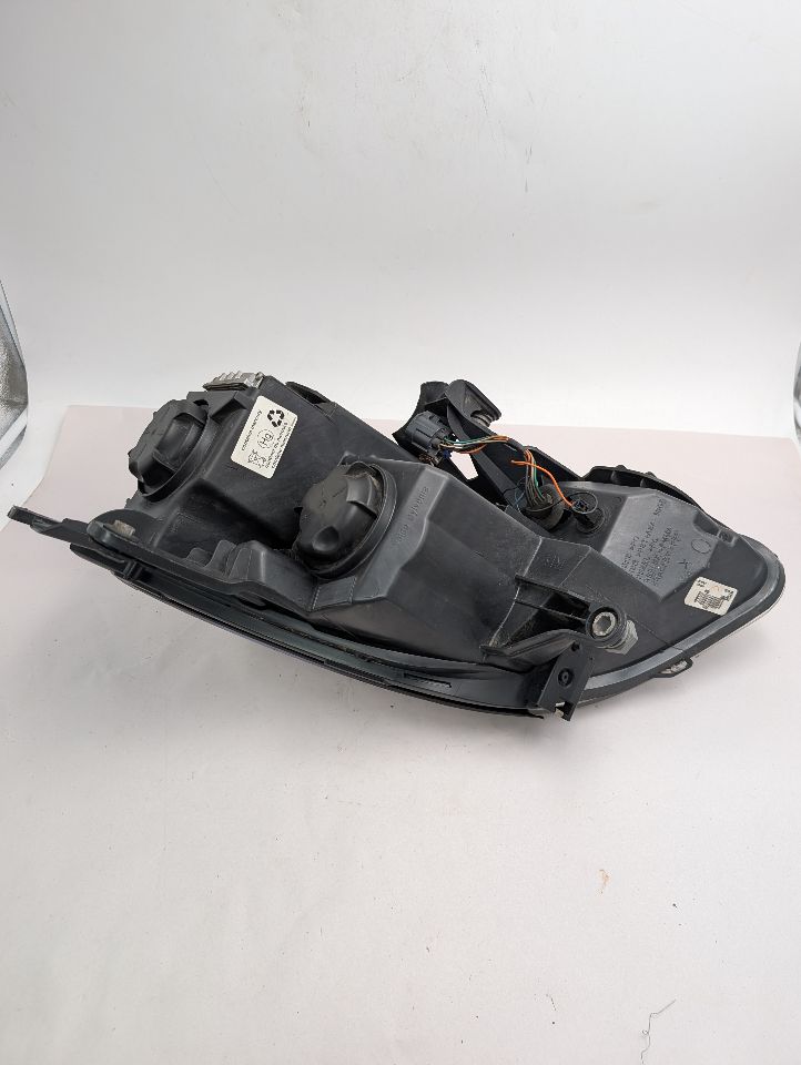 2009 GMC ACADIA 6cyl Gasoline 3.6 Right HEADLAMP ASSEMBLY - 352220 — photo 3