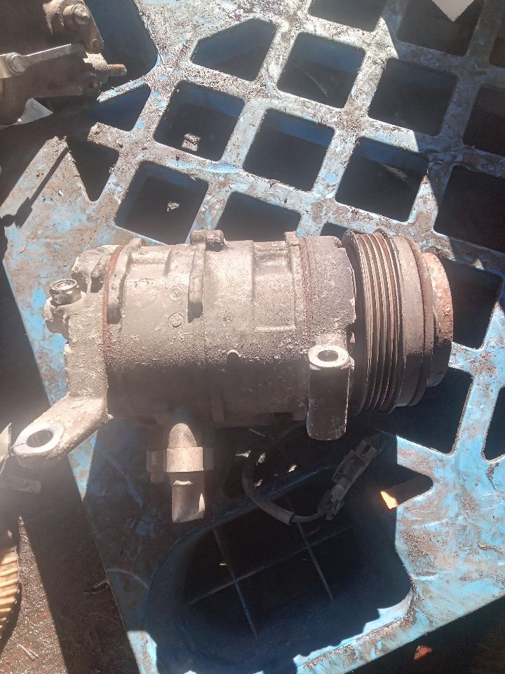 2012 CHEVROLET SUBURBAN 1500 8cyl Gasoline 5.3 FLEX AC COMPRESSOR - 352706