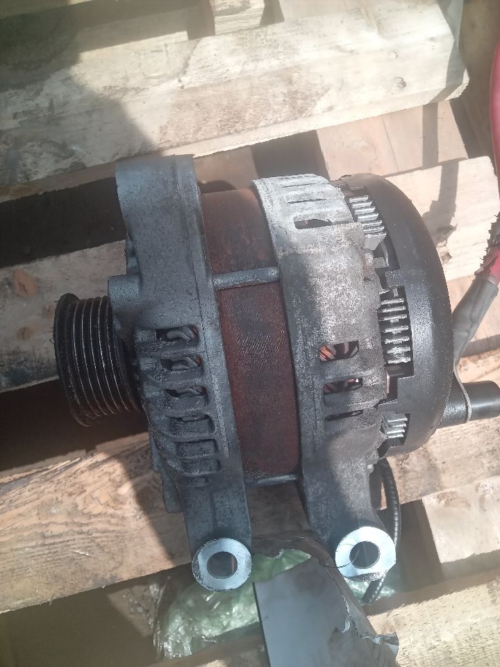 2013 CADILLAC XTS 6cyl Gasoline 3.6 ALTERNATOR - 352765 — photo 2