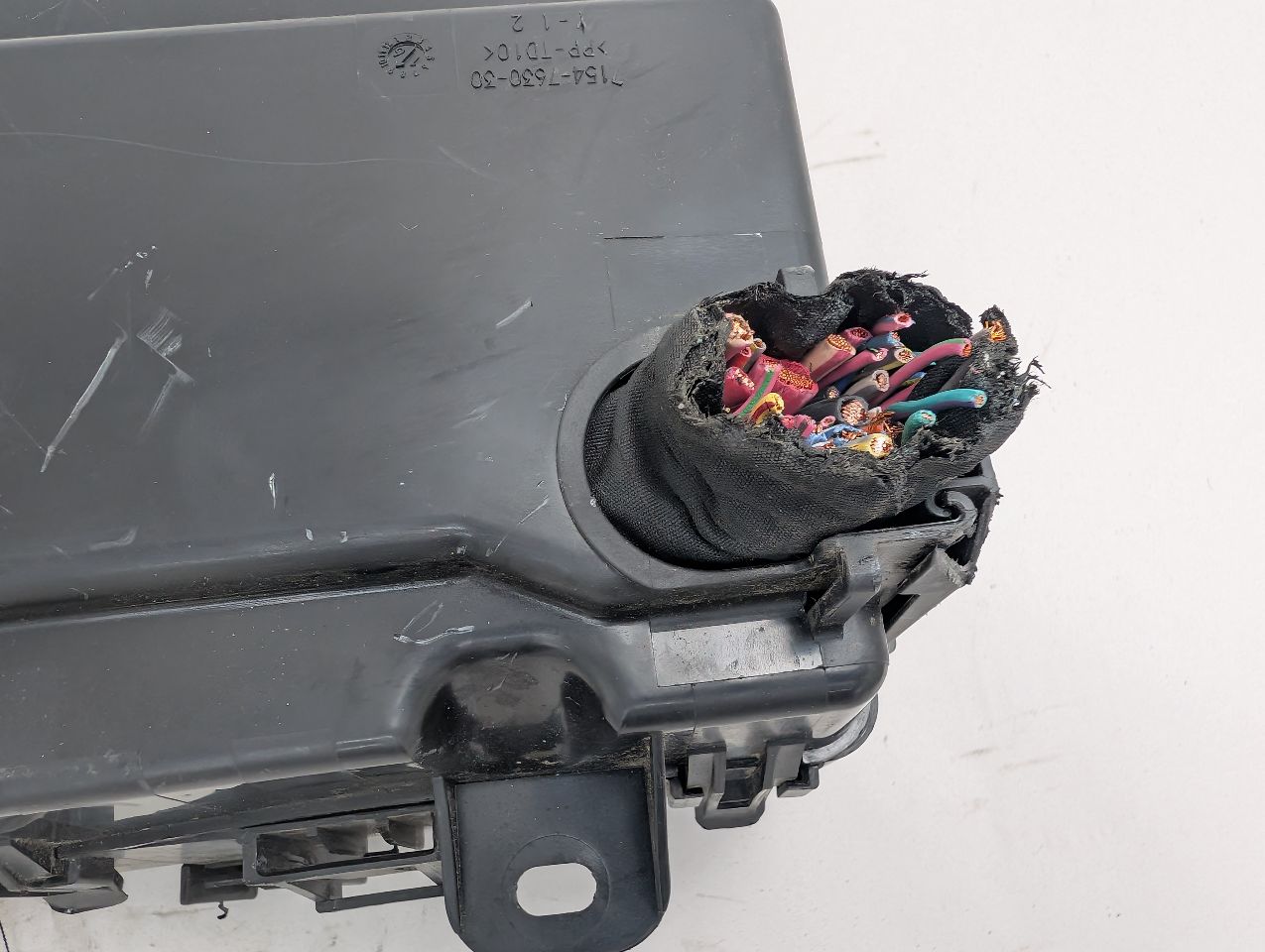 2017 DODGE CHALLENGER 3.6L 6cyl VVT Fuse Box, Engine - 353316 — photo 6