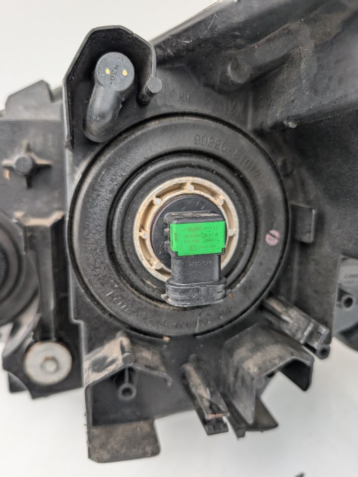 2011 MAZDA 3 4cyl Gasoline 2.0 Dohc Right HEADLAMP ASSEMBLY - 353327 — photo 5