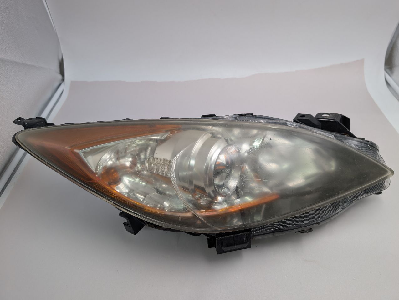 2011 MAZDA 3 4cyl Gasoline 2.0 Dohc Right HEADLAMP ASSEMBLY - 353327 — photo 8
