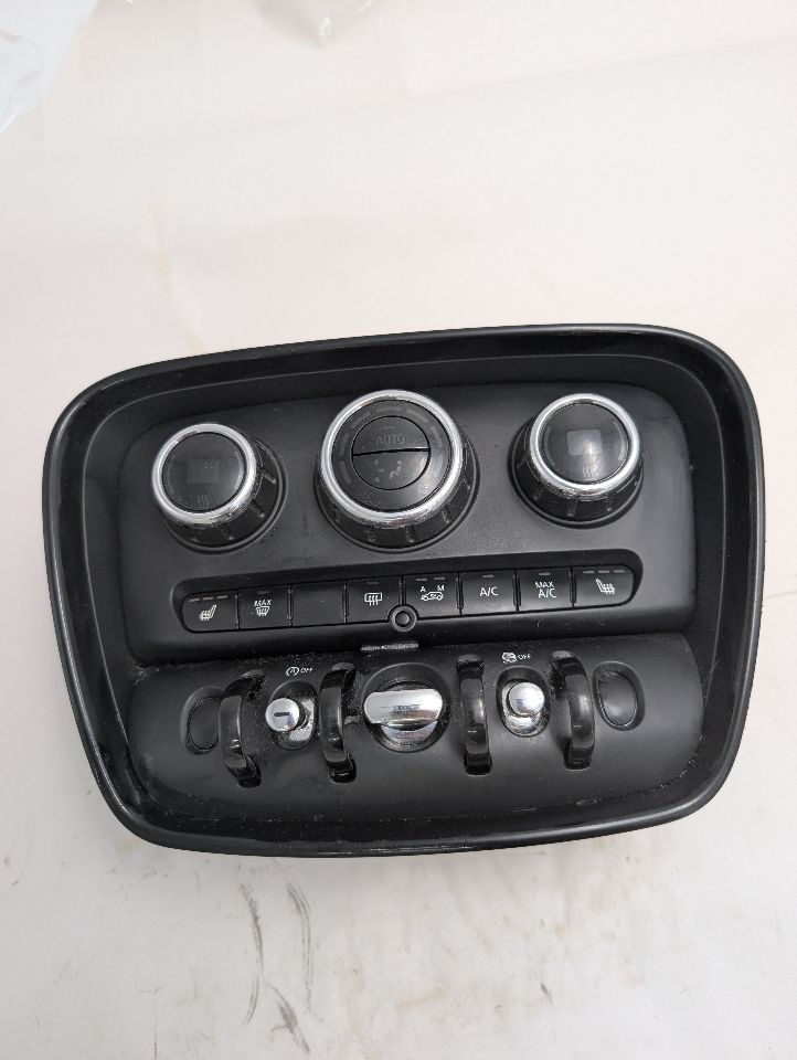 2016 MINI COOPER CLUBMAN 3cyl gasoline turbo 1.5 TEMP CONTROL - 353419 — photo 2