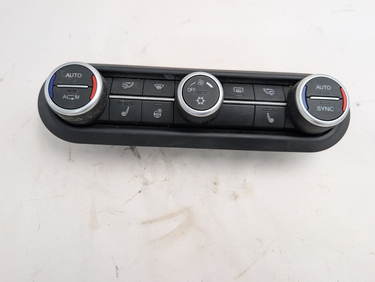 2017 ALFA-ROMEO GIULIA 2.0L 4cyl Turbo Gasoline TEMP CONTROL - 353444 — photo 2