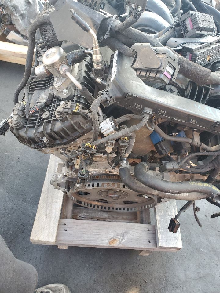 2015 KIA K900 8cyl Gasoline 5.0 ENGINE ASSEMBLY - 353998 — photo 2