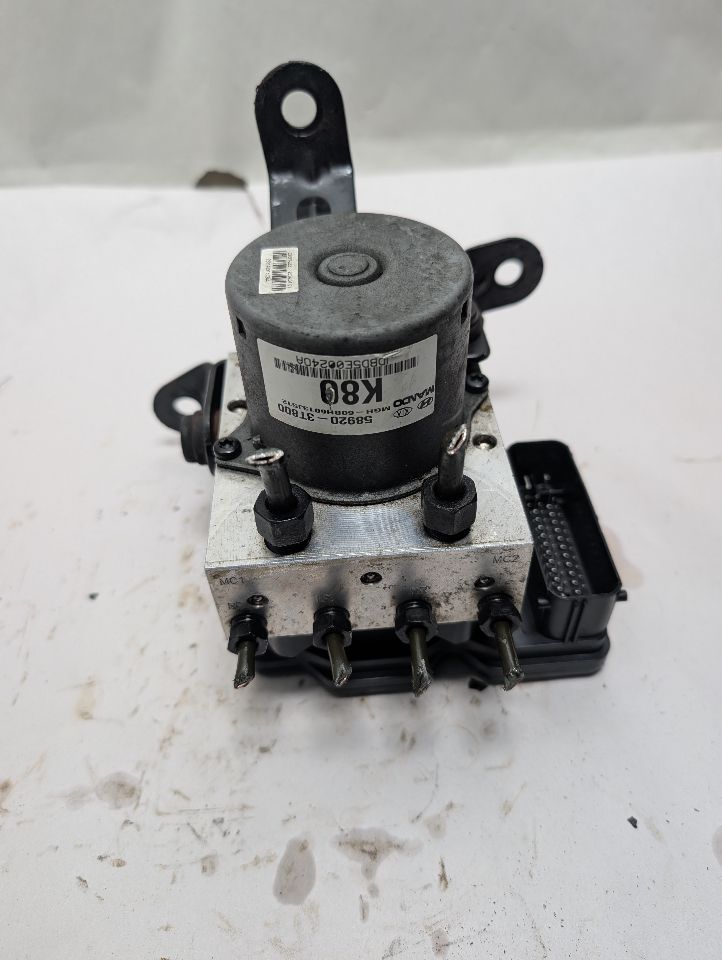 2015 KIA K900 8cyl Gasoline 5.0 Anti-lock Brake Pts - 354003 — photo 2