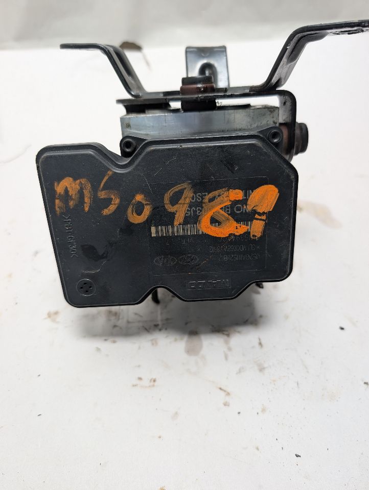 2015 KIA K900 8cyl Gasoline 5.0 Anti-lock Brake Pts - 354003 — photo 6