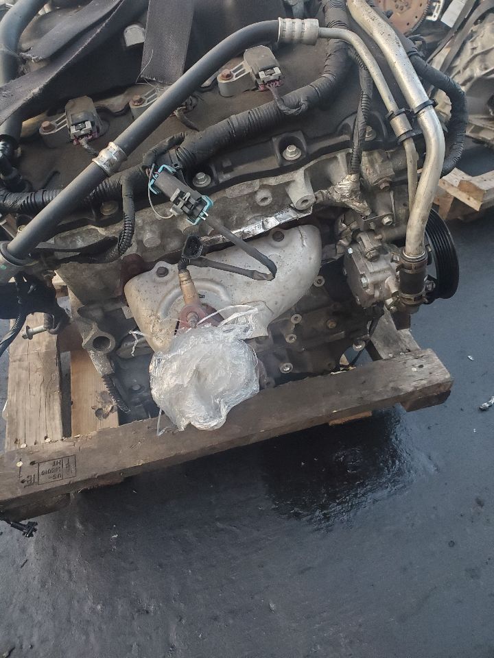 2010 CHEVROLET TRAVERSE 6cyl Gasoline 3.6 ENGINE ASSEMBLY - 354675 — photo 2