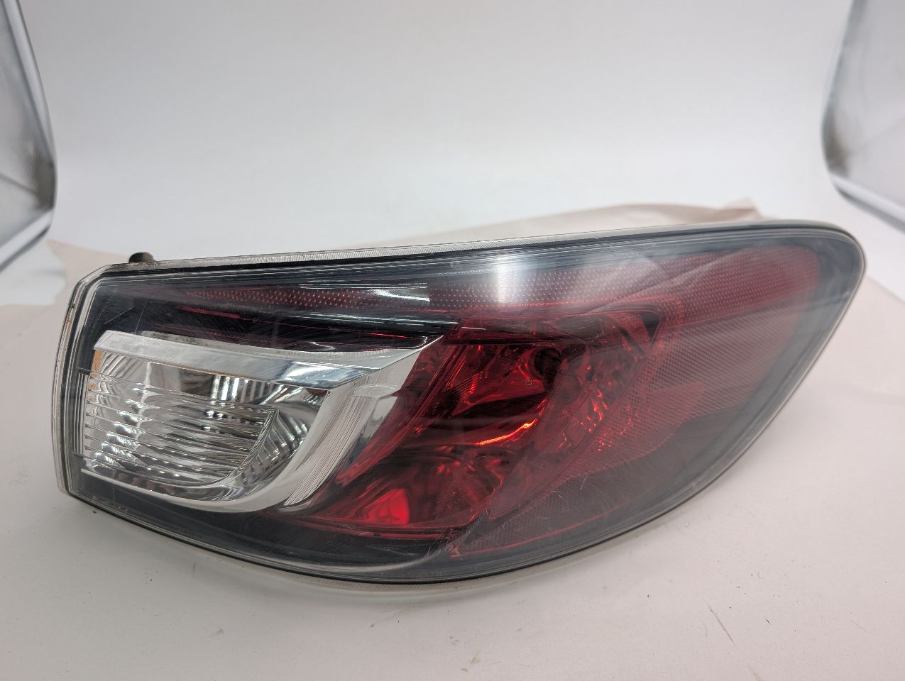2010 MAZDA 3 4cyl Gasoline 2.0 Right TAIL LAMP - 354892 — photo 2