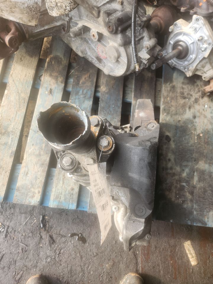 2012 BMW 750i 8cyl Gasoline Turbo 4.4 TRANSFER CASE ASSY - 355172 — photo 2