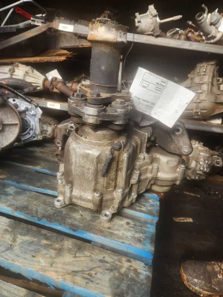 2012 BMW 750i 8cyl Gasoline Turbo 4.4 TRANSFER CASE ASSY - 355172 — photo 3