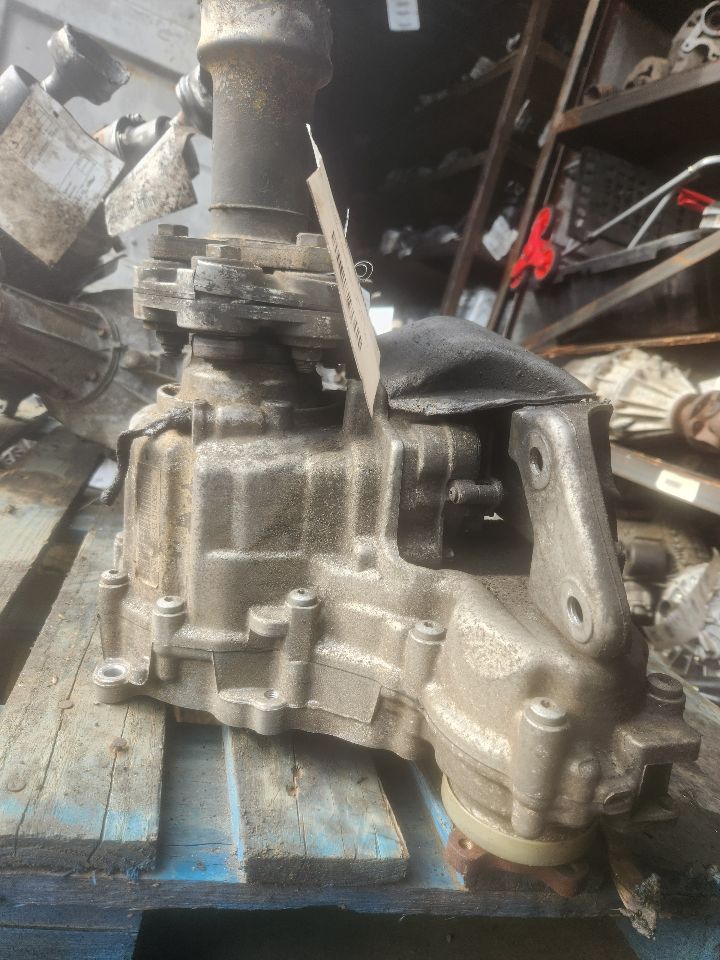 2012 BMW 750i 8cyl Gasoline Turbo 4.4 TRANSFER CASE ASSY - 355172 — photo 5
