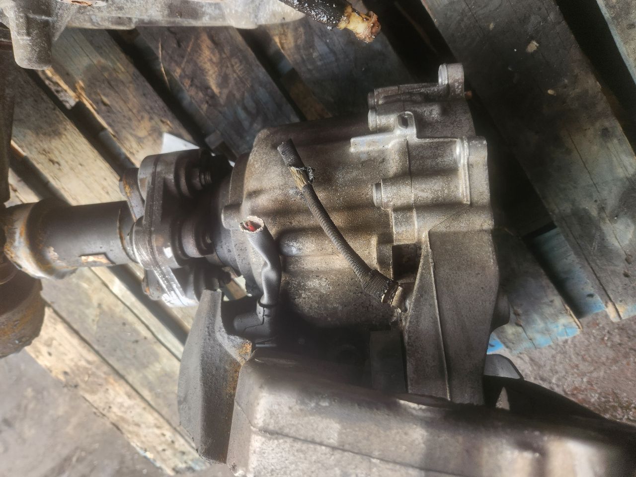 2012 BMW 750i 8cyl Gasoline Turbo 4.4 TRANSFER CASE ASSY - 355172 — photo 6