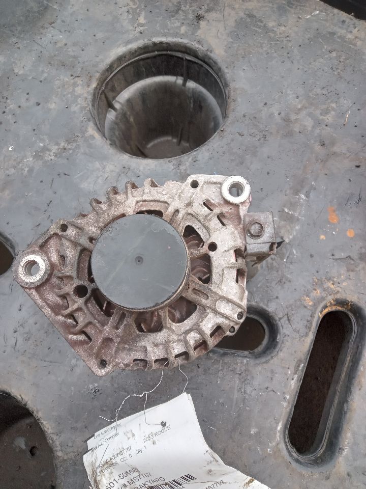 2013 NISSAN ROGUE 4cyl Gasoline 2.5 DOHC ALTERNATOR - 355584 — photo 1