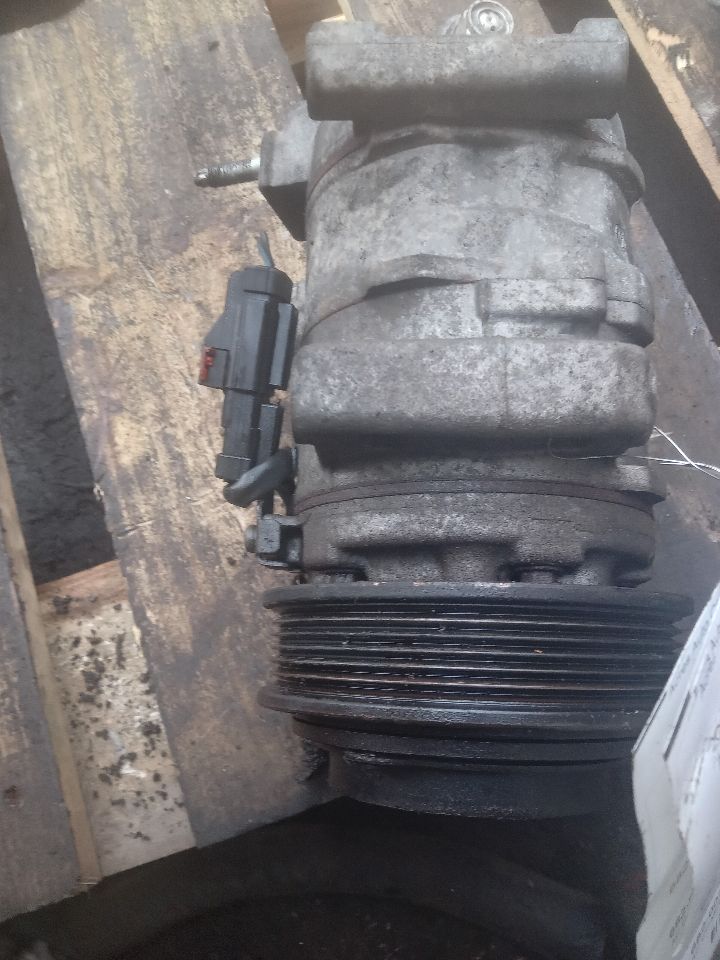 2013 DODGE CARAVAN AC COMPRESSOR - 355638 — photo 1