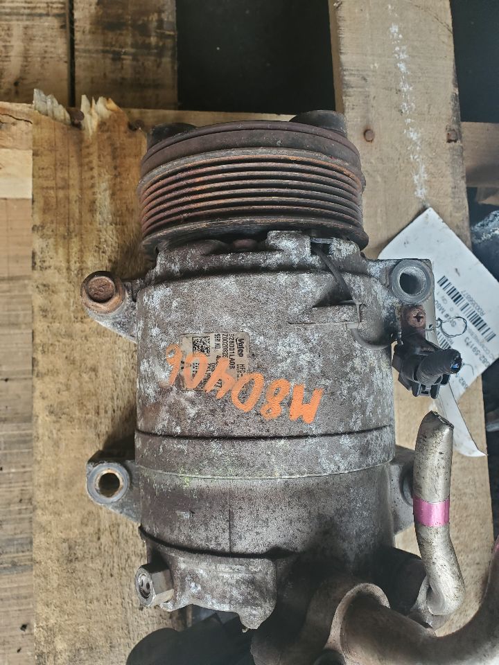 2015 INFINITI QX80 8cyl Gasoline 5.6 AC COMPRESSOR - 356877 — photo 1