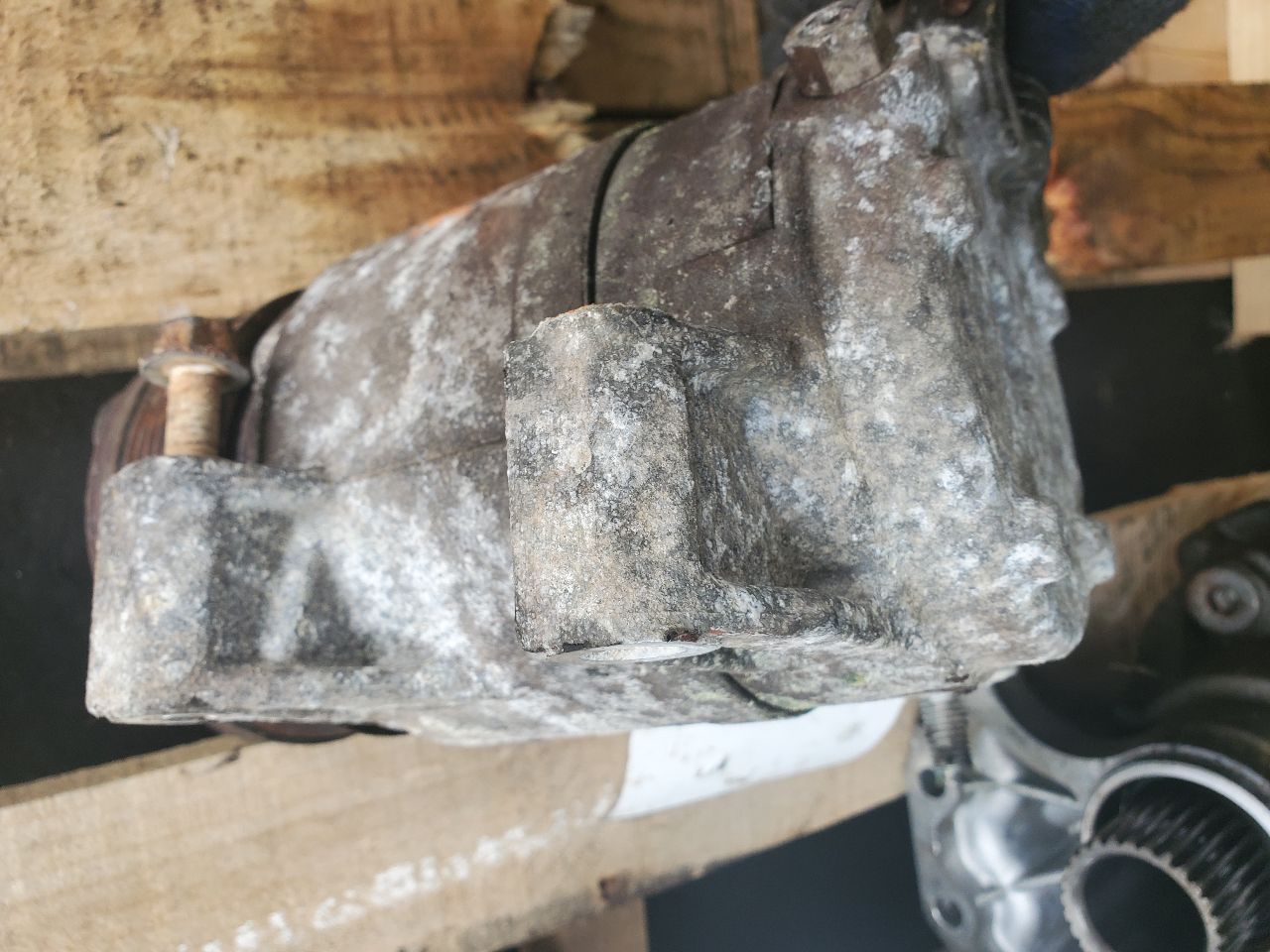 2015 INFINITI QX80 8cyl Gasoline 5.6 AC COMPRESSOR - 356877 — photo 4