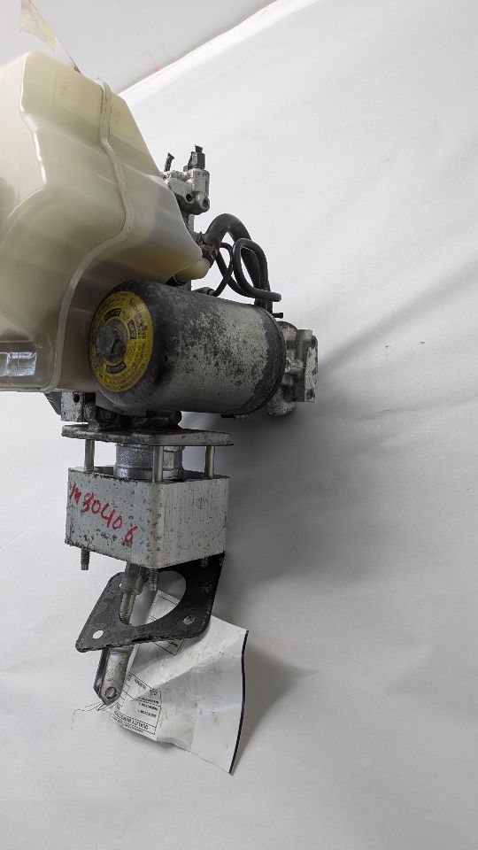 2015 INFINITI QX80 8cyl Gasoline 5.6 BRAKE MASTER CYL - 356878 — photo 4