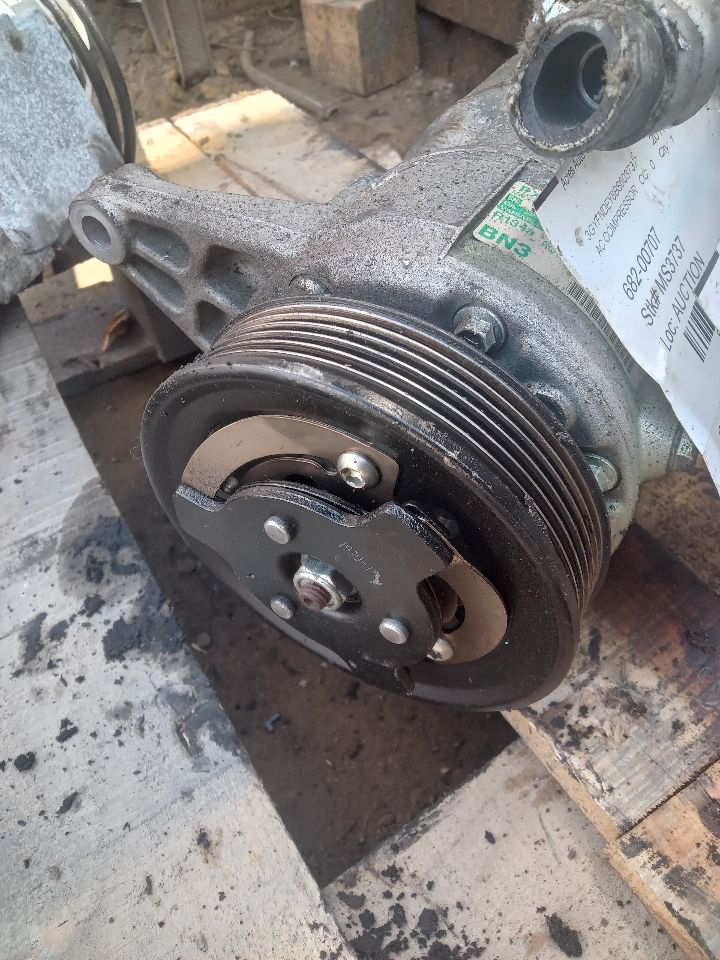 2011 CADILLAC SRX 3.0L 6cyl Gasoline VVT AC COMPRESSOR - 356939 — photo 1