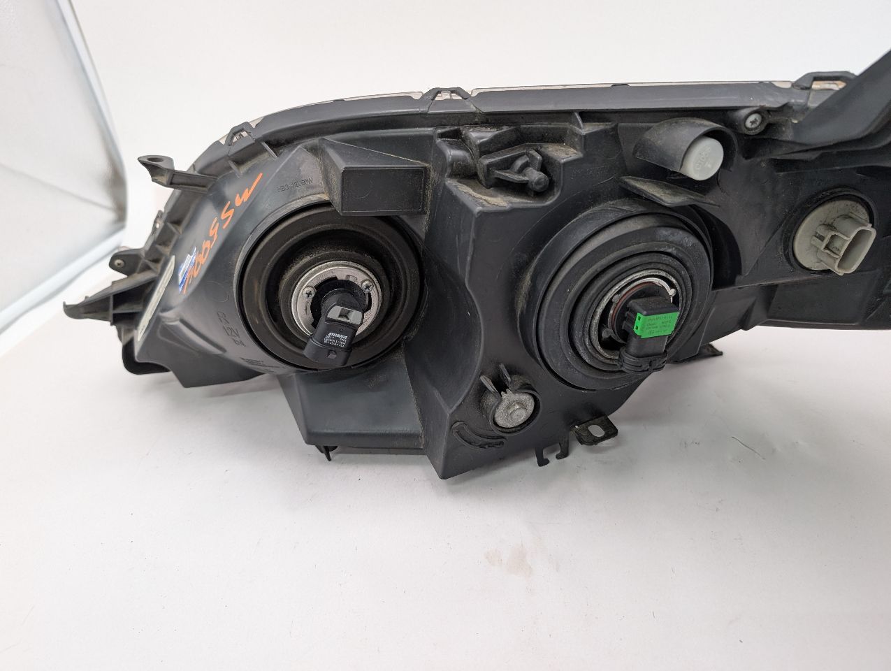 2013 TOYOTA SIENNA 6cyl Gasoline 3.5 Right HEADLAMP ASSEMBLY - 357055 — photo 4