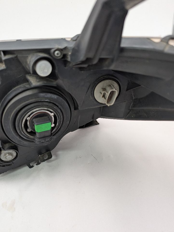 2013 TOYOTA SIENNA 6cyl Gasoline 3.5 Right HEADLAMP ASSEMBLY - 357055 — photo 5