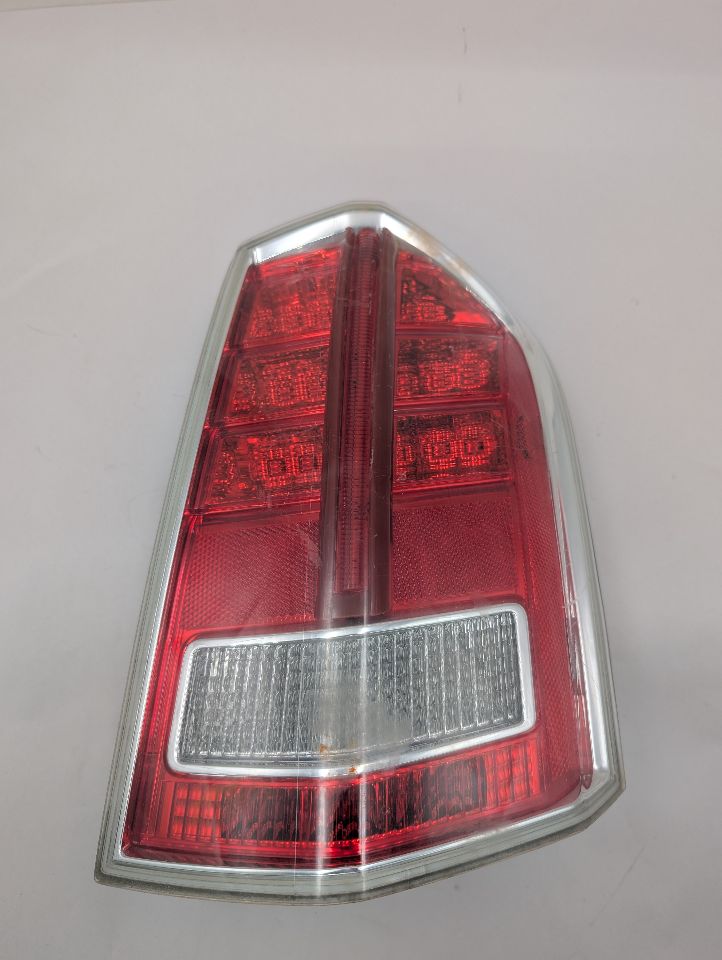 2014 CHRYSLER 300 Right TAIL LAMP - 357075 — photo 1
