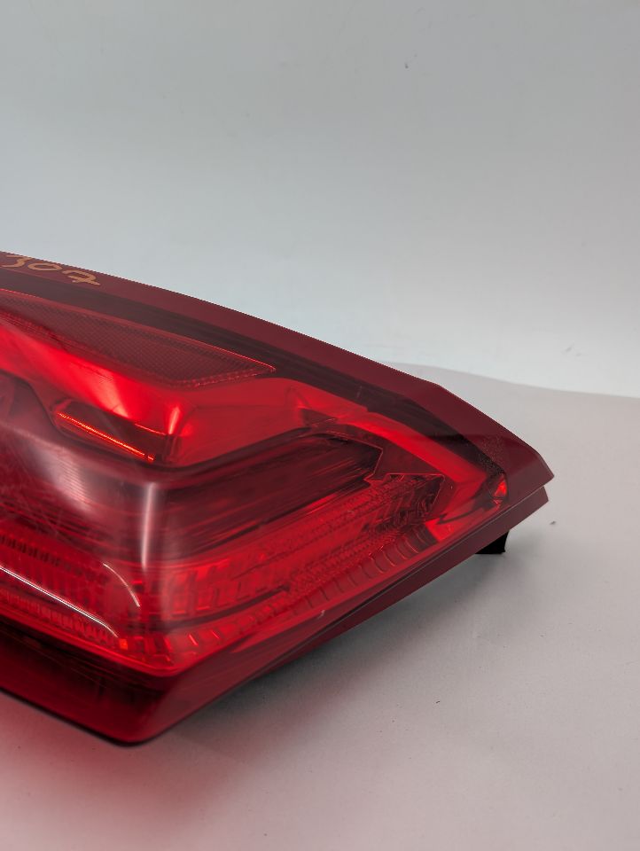 2013 CADILLAC XTS 6cyl Gasoline 3.6 Left TAIL LAMP - 357086 — photo 3