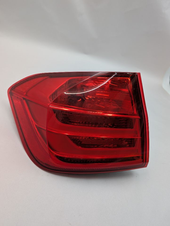 2012 BMW 328i 4cyl Gasoline Turbo 2.0 Left TAIL LAMP - 357102 — photo 1