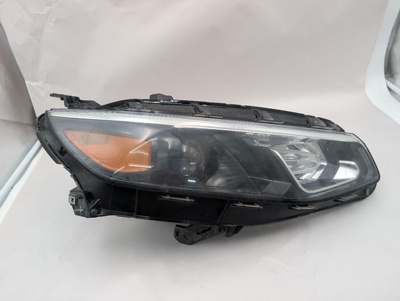 2018 CHEVROLET MALIBU 1.5L 4cyl Turbo Gasoline Right HEADLAMP ASSEMBLY - 357158 — photo 1