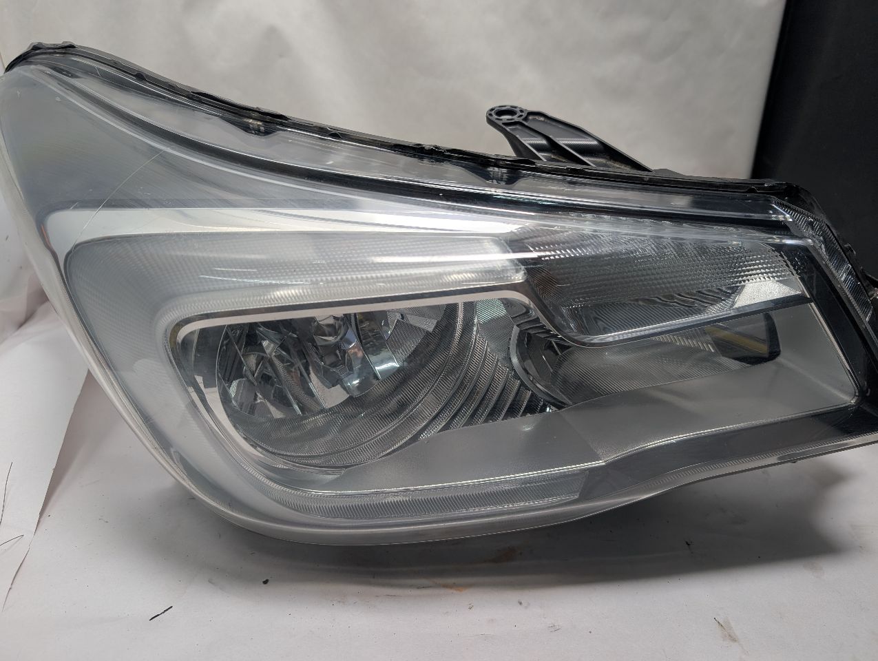 2017 SUBARU FORESTER 4cyl Gasoline 2.5 DOHC Right HEADLAMP ASSEMBLY - 357209 — photo 1