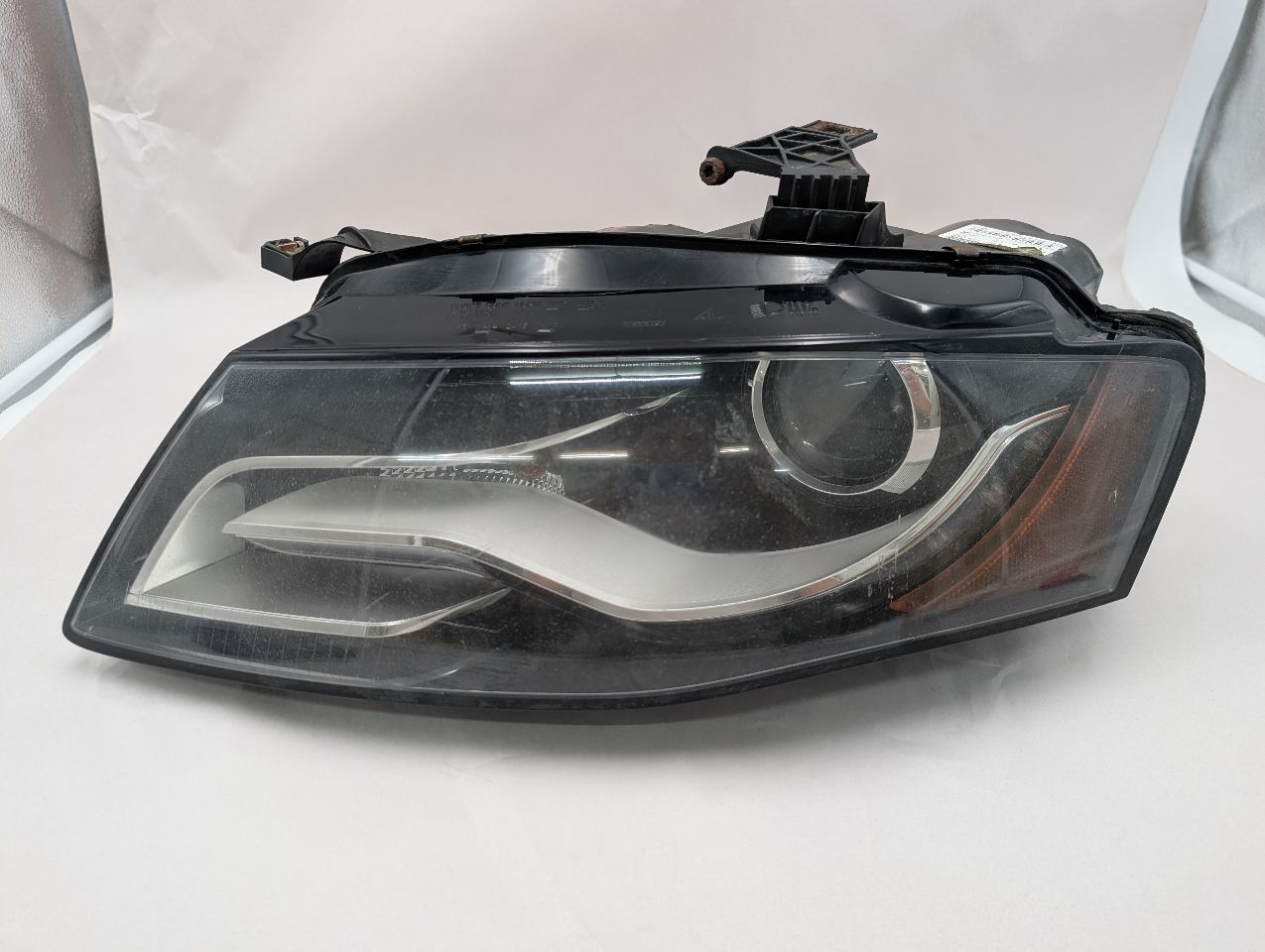 2009 AUDI A4 4cyl Gasoline Turbo 2.0 Left HEADLAMP ASSEMBLY - 357296 — photo 1