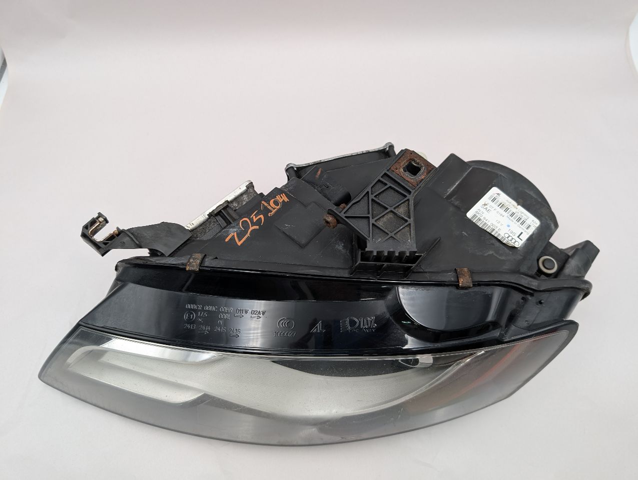 2009 AUDI A4 4cyl Gasoline Turbo 2.0 Left HEADLAMP ASSEMBLY - 357296 — photo 3
